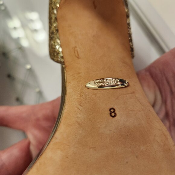 Badgley Mischka Gold Heels. Like New. Size 8 - Picture 7 of 7